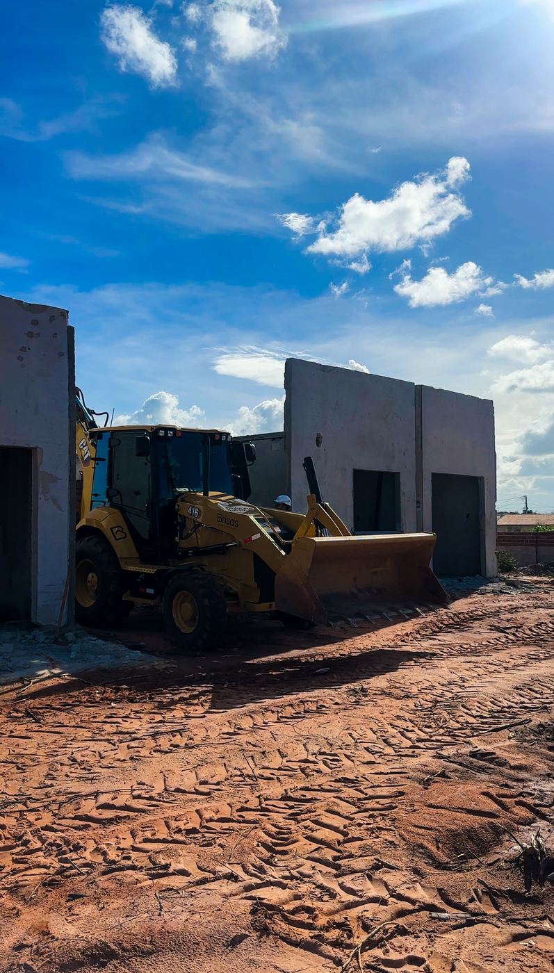 Canteiro de obras Brisas com placas pré-moldadas